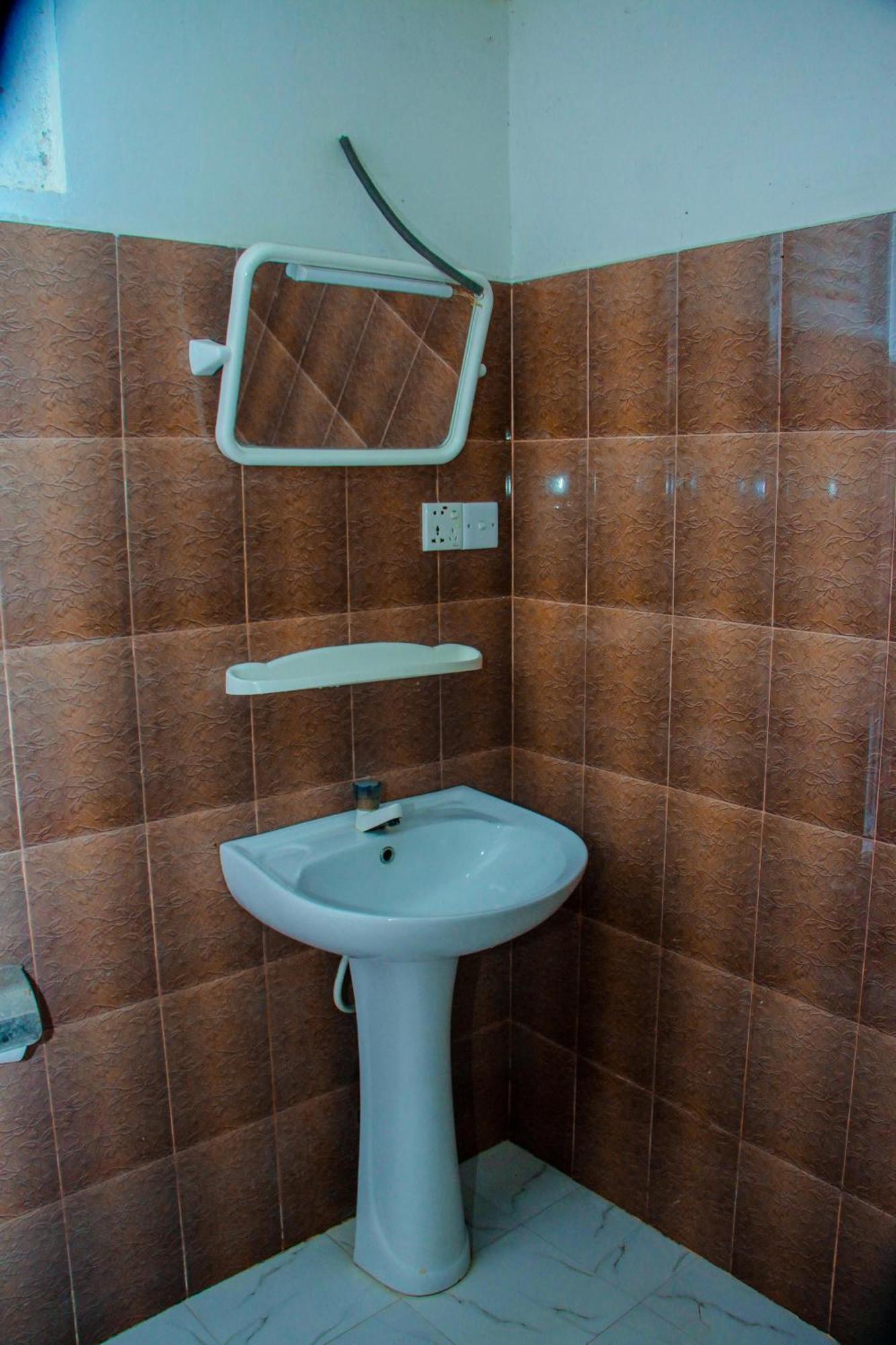 Chanaka Holiday Inn Szigirija Kültér fotó