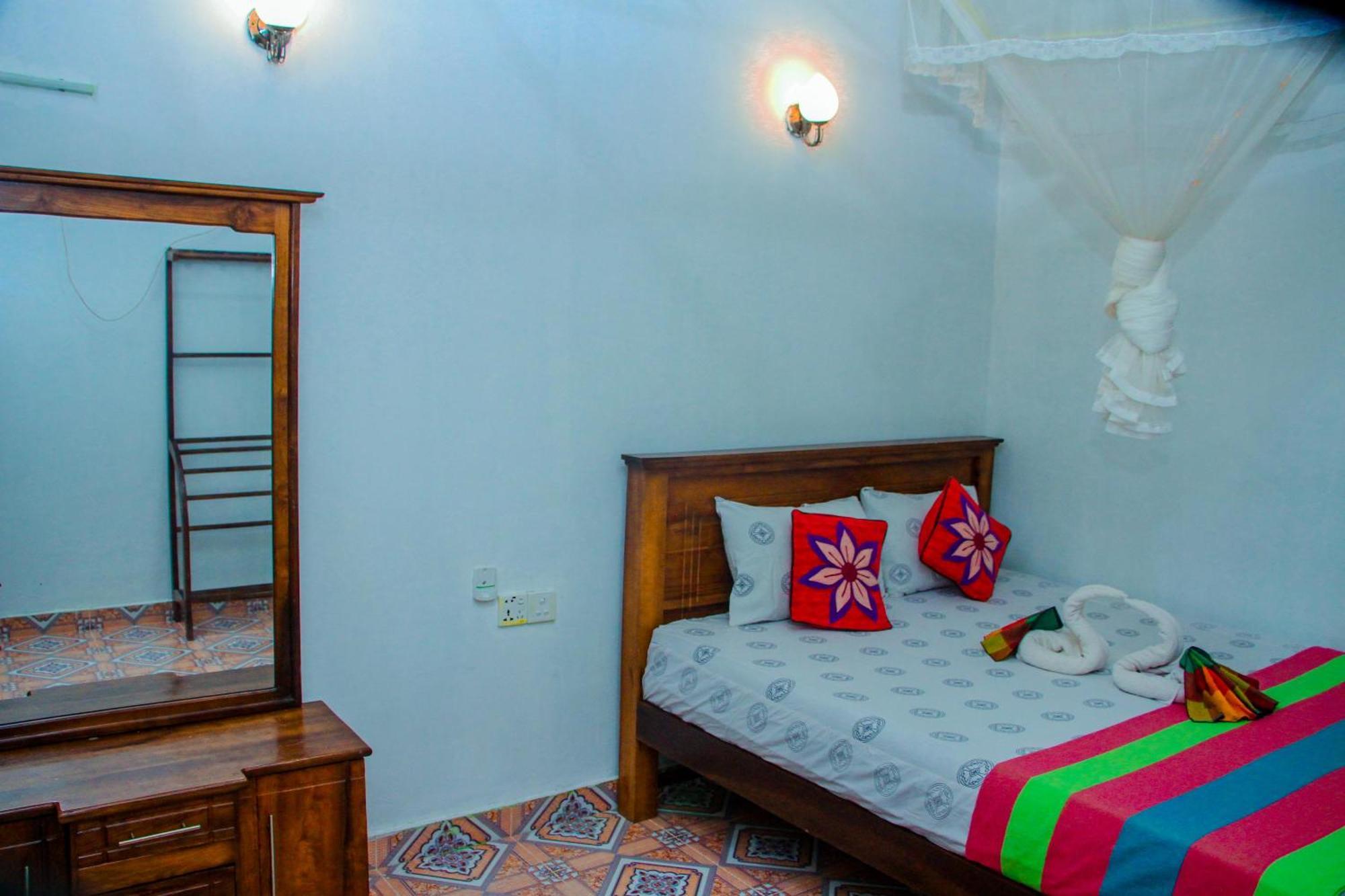 Chanaka Holiday Inn Szigirija Kültér fotó