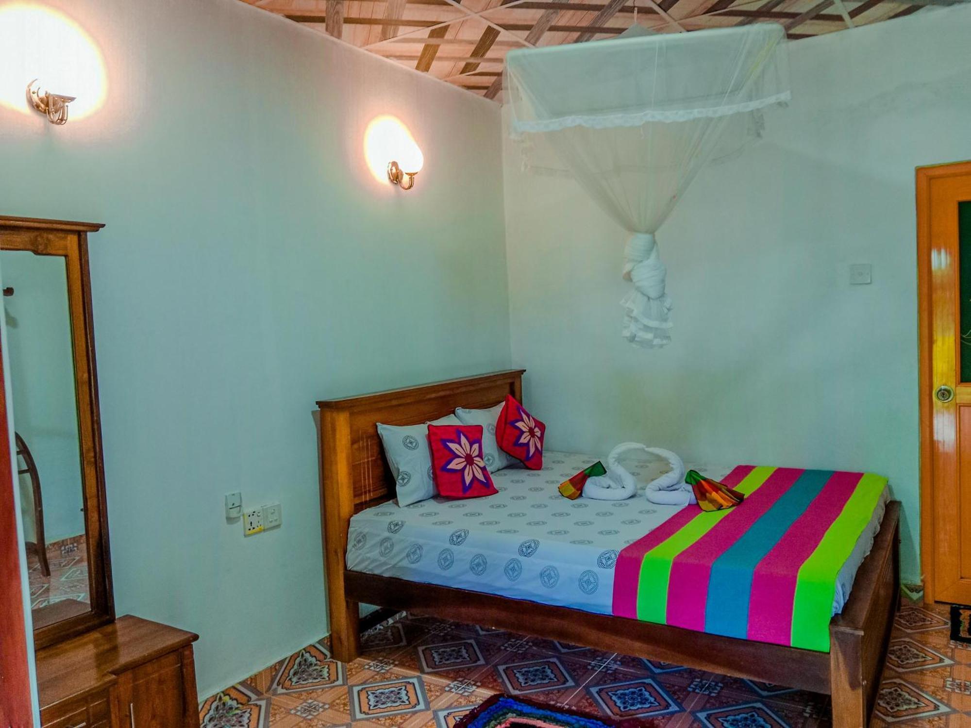 Chanaka Holiday Inn Szigirija Kültér fotó