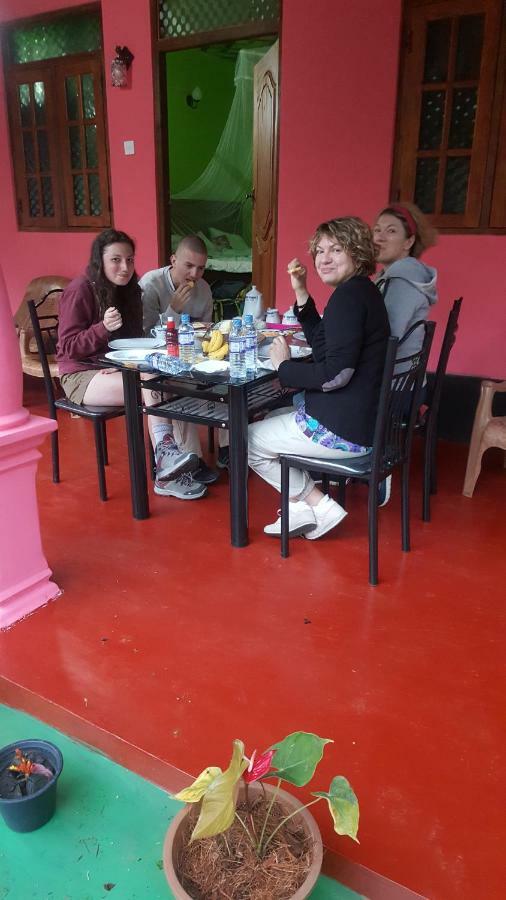 Chanaka Holiday Inn Szigirija Kültér fotó